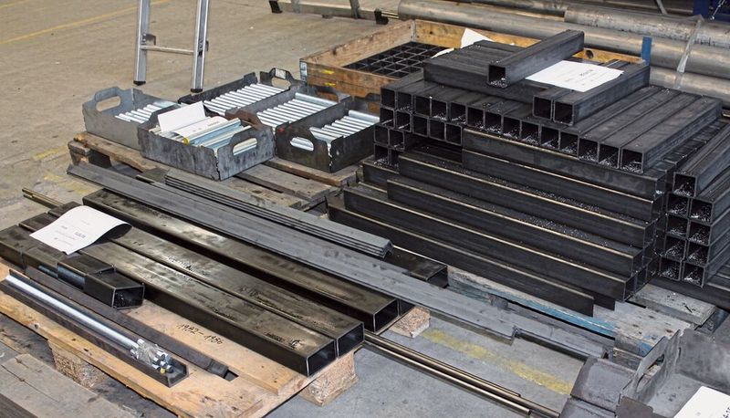 Oberflächen, die mit Betriebshilfsstoffen (Öl, Kühlschmiermittel) verunreinigt sind, führen beim Strahlen zu Schwierigkeiten. (Bild: Pantatec)