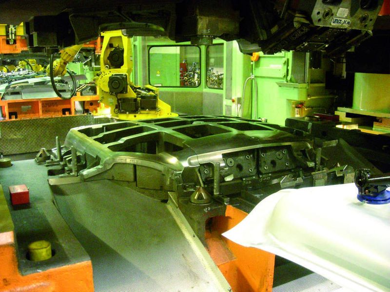 Die Kosten des kompletten Werkzeugsatzes für die Motorhaube der aktuellen C-Klasse wurden mit dem Kalkulationswerkzeug berechnet. (Archiv: Vogel Business Media)
