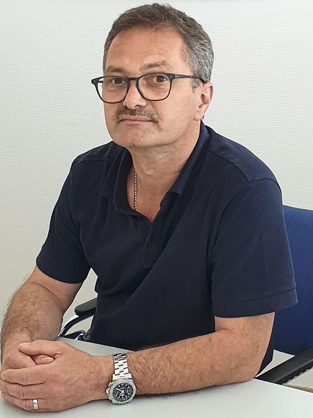 Thomas Schumacher, Geschäftsführer BK Stanz- und Umformtechnik und Berthold Kunrath: „Bei künftigen Pressen mit einer Bandanlage oder Zuführung ist für uns Millutensil als Hersteller gesetzt. Denn im Umgang mit Lieferanten habe ich erkennen müssen, dass es viele gibt, die Probleme suchen. Das ist bei Aida und Millutensil anders. Die finden Lösungen. Und sie setzen sie exzellent um.“ (Bild: BK Stanz- und Umformtechnik)