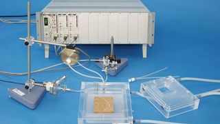 Der Plethysmograph ist ein Lungenfunktionsmesssystem zur Untersuchung der Effekte von broncho-aktiven Substanzen auf die Atemwege.  (Bild: HSE-HA, H.P. Fischer)