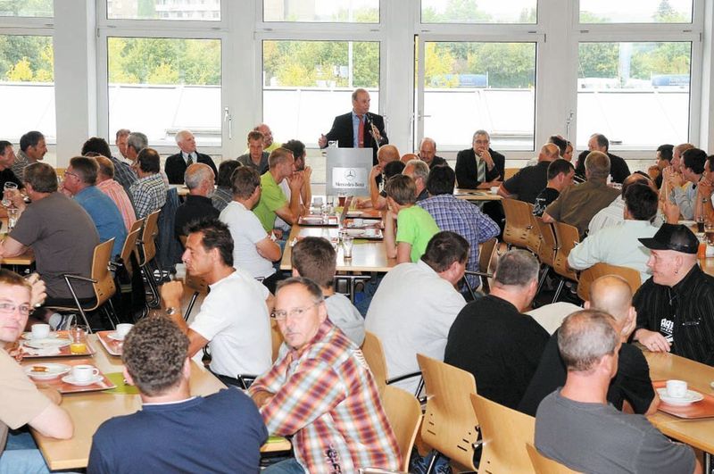 Schulungen für Berufskraftfahrer sind die wichtigste Kundenbindungsmaßnahme in der Niederlassung Mainz.  (Foto: Mercedes-NL Mainz)