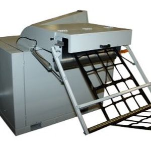 Durchsätze von bis zu 1000 kg/h schafft die Modellreihe RS 3000 mit ihren Drei-Messer-Rotoren (Schneidkreis 300 mm). Das Bild zeigt eine RS 3009-E.(Bild:  Getecha)