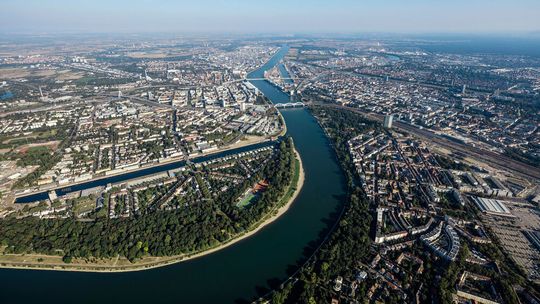 BASF will fortlaufend 1,5 Milliarden Euro jährlich in den Erhalt und auch in neue Anlagen in Ludwigshafen investieren.(Bild:  BASF)