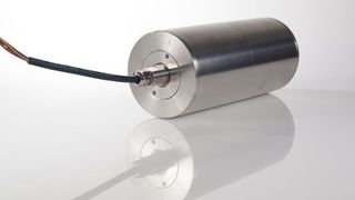 Die neue Serie Trommelmotoren PT 86 X besitzt eine Trommellänge von 200 mm. Im Bild: mit Anschluss Typ 1 (Verschraubung).  (Bild: Procon Antriebstechnik)