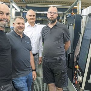 Projektpartner in Rheinbreitbach (v. l. n. r.): Thomas Hellmich (Geschäftsführer), Christopher Hees (Anwendungstechnik, Ingersoll), Jochen Cramer (Handelsvertreter für Ingersoll) und  Sven Bendix (CNC-Dreher, Hellmich).(Bild:  Ingersoll)