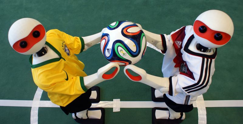 Mit dem Erfolg beim Robocup Design Award knüpft die gemeinsame Zusammenarbeit an den Sieg des Weltmeistertitels im Robocup-Fußball im Jahre 2012 an. (Bild: Universität Bonn)