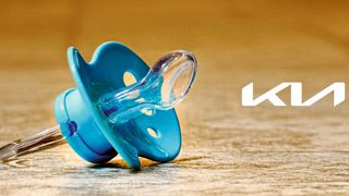 In der aktuellen Kia-Kampagne geht es um den Achtsitzer Telluride und um diesen Beruhigungssauger.   (Bild: Kia)