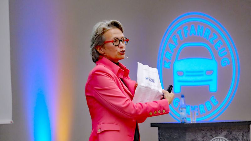 Kerstin Plehwe stellte die provozierende Frage: „Haben wir uns denn verändert? Und wenn ja – wohin?“(Bild:  VCG – Zietz)