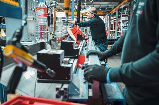 100 % Fertigungstiefe war gestern. Warum Maschinenbauer jetzt sogar mit direkten Wettbewerbern kooperieren müssen, um trotz Krisen und Bürokratie zu wachsen.(Bild:  Marantec Group)