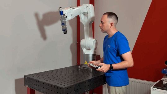Kuka controlled by Ency Hyper on Asus Rog Ally handheld(Source:  Ency)