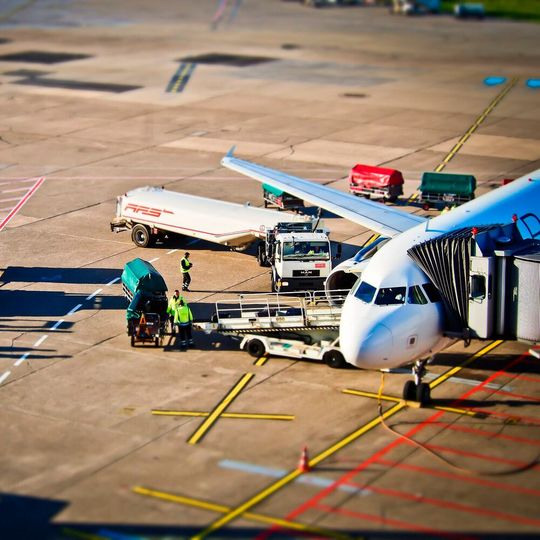 Das Projekt-Konsortium M2SAF hat sich zum Ziel gesetzt, Flugkraftstoffe auf Basis von nachhaltig hergestelltem Methanol zu produzieren. Das Projekt-Konsortium M2SAF hat sich zum Ziel gesetzt, Flugkraftstoffe auf Basis von nachhaltig hergestelltem Methanol zu produzieren.