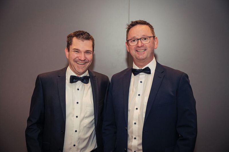  Jan Terrahe (l., Heilein Systemhaus) und Reiner Stumpf (thefi.com) (Bild: REINER SCT)