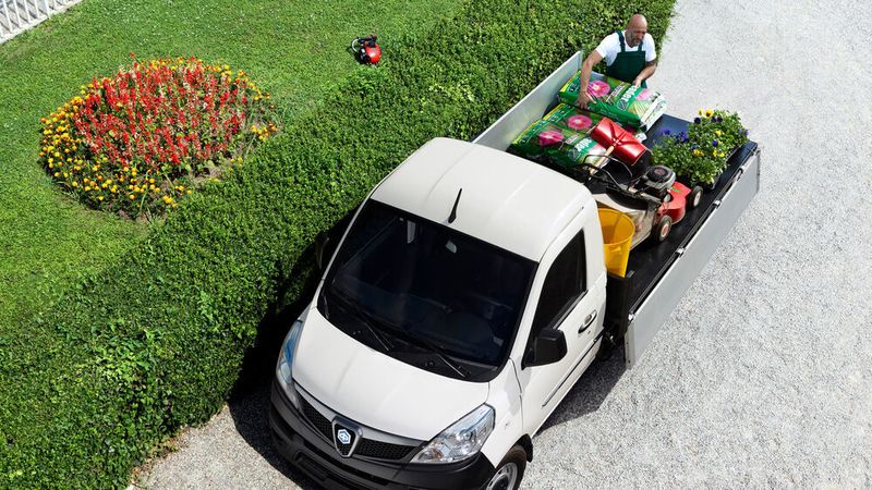 Die Nutzlast reicht dennoch bis 1,6 Tonnen, die Einsatzmöglichkeiten sind vielfältig. Sie reichen vom Gartenbau bis hin zum Einsatz auf Baustellen. (Piaggio)