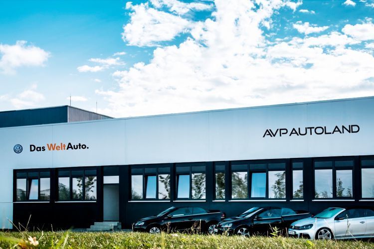 AVP äußerte sich zur VW-Abgasaffäre anlässlich der Eröffnung seines neuen Weltauto-Verkäuferzentrums im AVP-Autoland in Plattling. (Foto: AVP)
