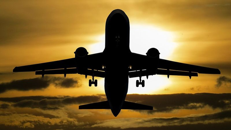 Effizienzgewinne in Flugzeugtriebwerken lassen sich dank KI nun wesentlich schneller finden.(Bild:   /  Pixabay)