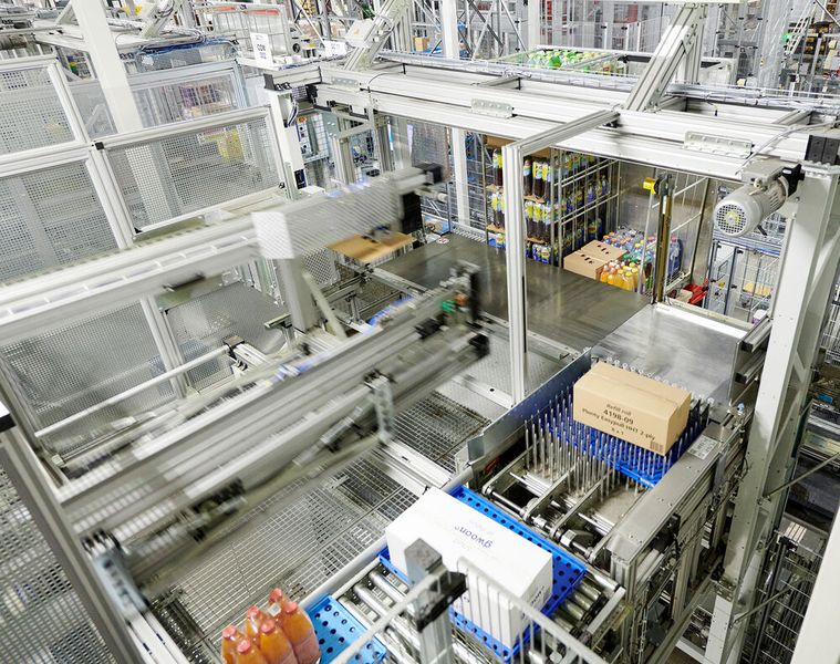 Blick auf ein Witron-OPM-System. Die dahinter steckende Technik macht eine damit ausgestattete Logistikanlage hochverfügbar, flexibel, ergonomisch und sie unterstützt nicht zuletzt deren Langlebigkeit. (Bild: Witron)