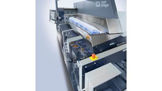 Wie bei den getakteten Kartoniermaschinen der Baureihe MKT ist Harro Höfliger bei MKC seinem Konzept mit Produkteinschub von hinten treu geblieben. Diese Lösung ermöglicht eine geradlinige Maschinenfront. (Bild: Harro Höfliger)