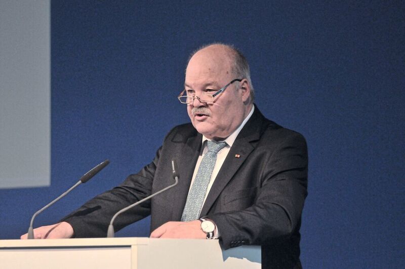 Albert Vetterl, Präsident Kfz-Gewerbe Bayern: „Die Hauptherausforderung unter allen Herausforderungen ist derzeit die Dieselkrise.“ (Zietz / »kfz-betrieb«)