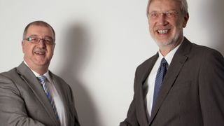 Joachim Mack und Werner Heckl bieten integrieren IT-Insellösungen im Konstruktionsbereich in durchgängige Prozesse. (Bild: Krueger)