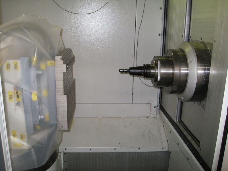 So sieht die Lösung aus: Ein passender Flansch an der Spindel sorgt für die richtige Passung und stört die Schutzfunktion des MS-3-Systems in keinster Weise. Es verfügt aktuell über eine Kollisionserfassung und eine Kraftflussentkopplung. (Bild: Jakob-Antriebstechnik)