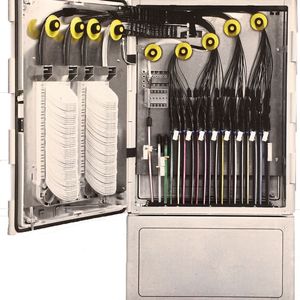 Für eine Kundenanfrage im Bereich des Glasfaserausbaus bis in ein mittelständisches Unternehmen hinein, arbeitete die Berthold Sichert GmbH mit der ZVK GmbH zusammen und kombinierte eine Gehäuselösung mit einer Spleißbox.