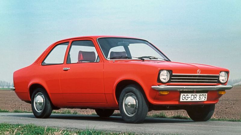 Auch den damals neuen Opel Kadett C gab es mit einem auf Normalbenzin ausgelegten 1,0-Liter-Motor mit 29 kW (40 PS). Der angegebene Normverbrauch: „nur“ 9,0 Liter. (Bild: Hersteller)