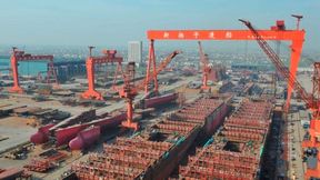 China baut die mit Abstand in der Welt meisten Handelsschiffe. Die USA wollen nun aber Hafengebühren für chinesische Schiffe erheben, die dem faktischen Monopol schaden sollen. Deutschland könnte aber zum Gewinner werden, wie eine Studie klarmachen will ... (Bild: Yangzijiang)