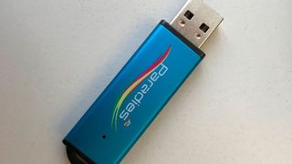 Handlicher USB-Stick mit 8 GByte Speicherkapazität. (Rainer Graefen)