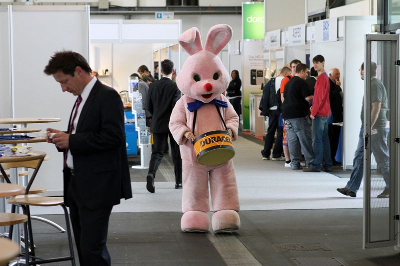 Auch der Duracell-Hase informiert sich auf der IT Impulse... (Archiv: Vogel Business Media)