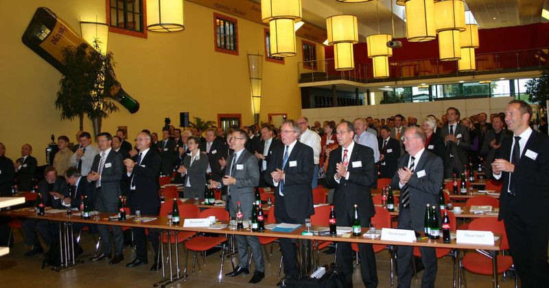 Da hielt es auch die Teilnehmer des Zukunftskongresses nicht auf ihren Sitzen, auch wenn sie nicht mehr unbedingt zur Zielgruppe gehören. (Archiv: Vogel Business Media)