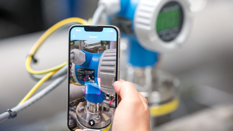 Die Messung beim Cerabar PMP71B wird drahtlos gesteuert. (Bild:  Endress+Hauser)