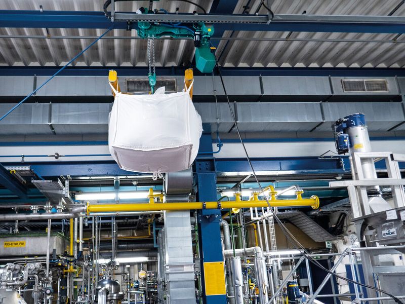 Ein JDN-Hebezeug zum Handling von Big Bags in der chemischen Industrie. (J.D. Neuhaus)