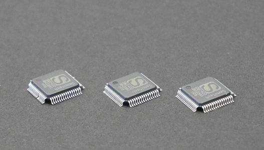 SM2400: IEEE-1901.2-konformer Chip von Semitech im 64-pin LQFP Gehäuse. (Bild: Codico)