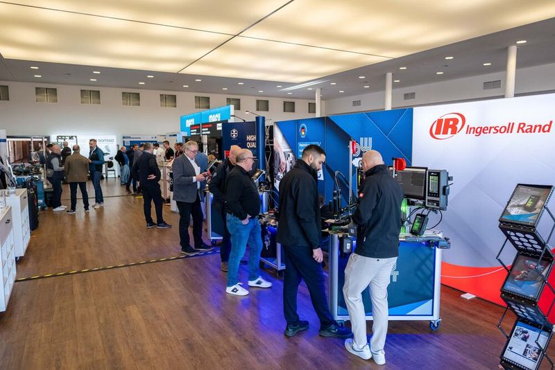 400 Teilnehmer informierten sich im Congress Centrum Wienecke XI. über die aktuellsten Produkte und Dienstleistungen rund um Schraubverbindungen, -technik, -werkzeuge sowie Einkauf und Beschaffung von C-Teilen.  (Bild: PHOTOVISION-DH GmbH)