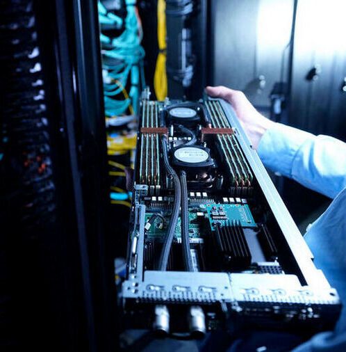 Quriosity has more than 1,000 compute nodes and 3,000 terabytes of storage capacity. Quriosity has more than 1,000 compute nodes and 3,000 terabytes of storage capacity.