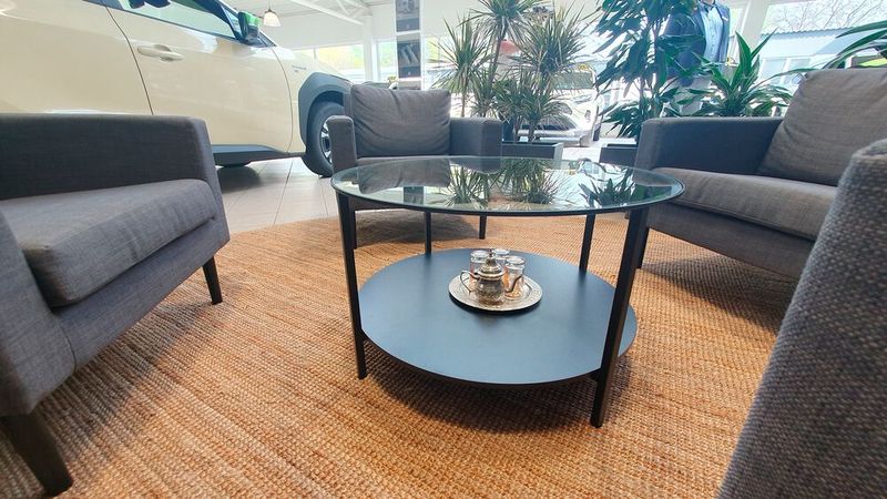 Auch wenn sie ohnehin kaum Zeit haben, sollen sich die Fahrer im Taxiwerk wohl fühlen. Da zahlreiche Taxiunternehmer türkische Wurzeln haben, gibt es neben einem Kaffee auch türkischen Tee. (Bild: Mauritz – VCG)