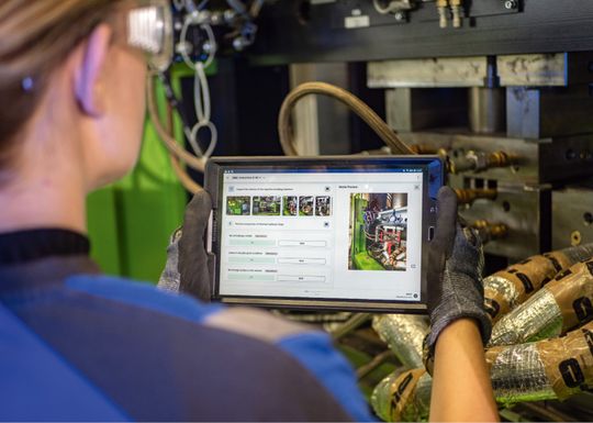 Durch KI und Connected Worker-Plattformen können Prozesse in der Fertigung automatisiert werden.(Bild: Operations1)