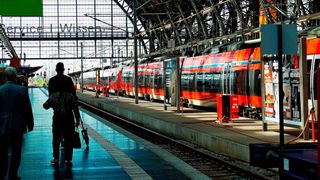 Wie oft die Menschen mit dem 9-Euro-Ticket fahren, wie weit, zu welchen Uhrzeiten – das ist alles noch ungewiss.  (Bild: gemeinfrei/Pixabay)