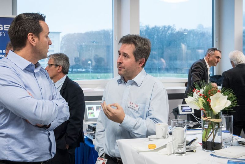 Der Kongress und die Tischmesse im Foyer boten einen angenehmen Rahmen für Gespräche und das Networking. (Thomas Entzeroth)