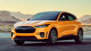 Der vollelektrische Ford Mustang Mach-E stößt während der Fahrt null CO2 aus.  (Ford)