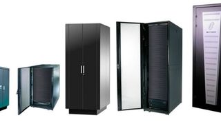 Die Smartbunker-Systeme von Schneider Electric bilden die Basis für ein kleines Rechenzentrum in einer Box: Gehäuse, Stromversorgung, Klimatisierung und USV. (Bild: Schneider Electric)