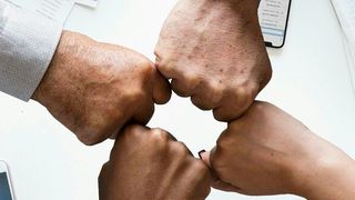 Durch Marketing-Automatisierung können Vertrieb und Marketing besser Hand in Hand arbeiten.  (Bild: gemeinfrei)