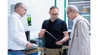 Elmar Kornwachs (Mitte), Prokurist bei Häussler, zusammen mit den Cab-Experten Wolfgang Bayerle (l.) und Detlef Buder (r.) (Bild: Cab)