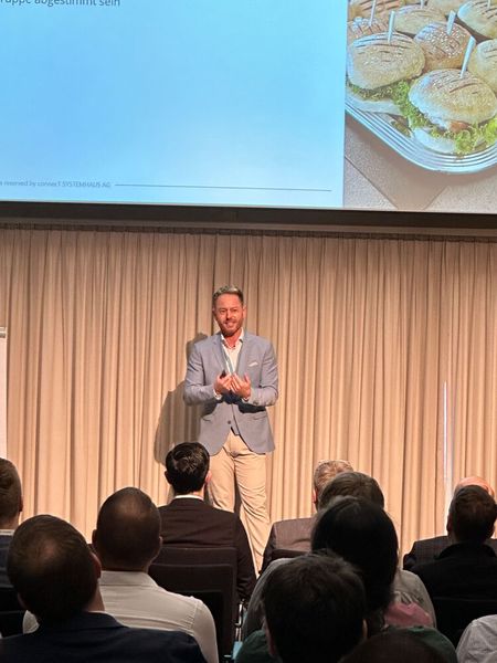 Speaker Christian Weiß (connecT Systemhaus) weiß wie man motivierte Mitarbeiter gewinnt. 