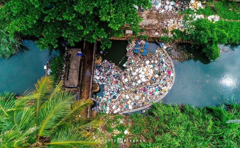 Plastic Fischer nutzt schwimmende Barrieren, um Plastikabfälle aus Flüssen zu sammeln. Dank der finanziellen Unterstützung von igus konnten bereits 3.340 kg Plastik in Kanput und Mangaluru gesammelt werden, was mehr als 150.000 Plastiktüten entspricht. 