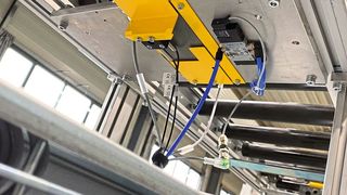 Die Verbraucher werden mit kürzeren Leitungen doppelt von den Ventilen mit Druckluft versorgt. (Bild: Krups Automation)