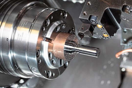 Fertigung der Einstiche an einer Welle für ein Stehlager mit dem Horn-Stechsystem 223.(Bild:  Horn/Sauermann)