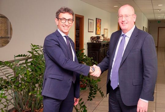 Valerio Soli, CEO of Marchesini Group (left) and Joe Hoff, Chairman and CEO of AST (right).(Source:  Marchesini)