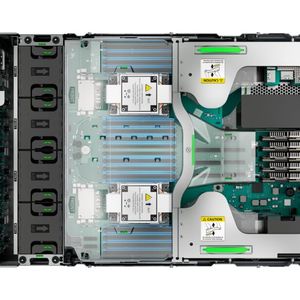 In dem 3U-Gehäuse des Fsas Primergy sitzen bis zu vier Xeon-6700P-Prozessoren mit jeweils bis zu 86 Cores verteilt auf zwei Etagen. Jeder der CPUs stehen 16 DIMM-Slots für DDR5-ECC-Speicher zur Verfügung. (Bild: Fsas Technologies)