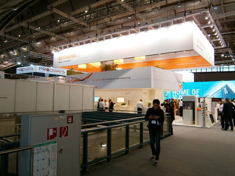 Impressionen von der formnext 2015 - powered by tct...bereits am ersten Tag bevölkerten ettliche Besucher die Halle 3.1 in Frankfurts Messeareal. (Bild: Königsreuther)